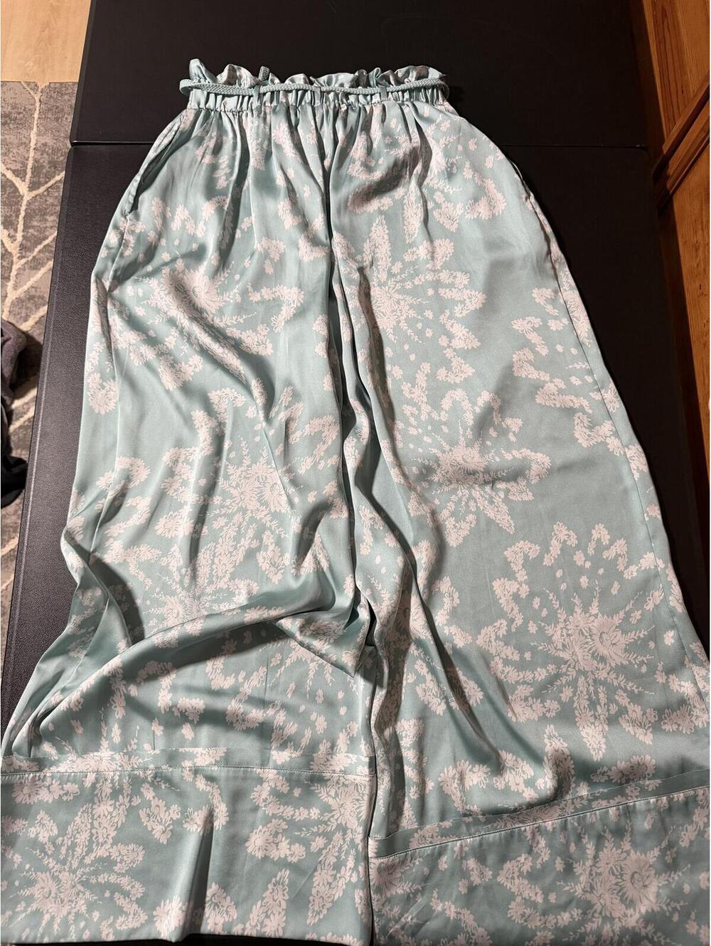 Free People Women’s Blue White Floral Wide Leg Cropped Pants Paperbag Waist - Picture 3 of 7